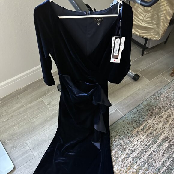 Xscape Women's "Brenda" Ruffled Long-Sleeve Velvet Gown Dress Petite Size 8P - Picture 1 of 15